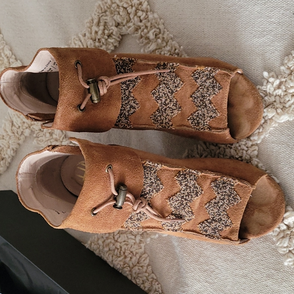House of Harlowe Max Cognac Suede Beaded Booties 9